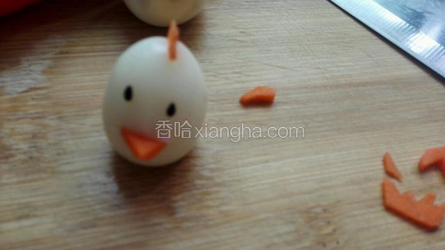 眼睛用芝麻粒粘上