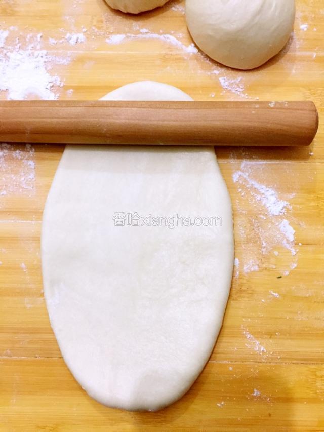 擀成牛舌状