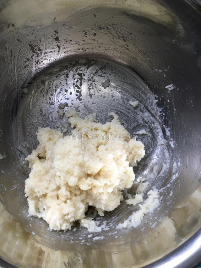 用刮刀把所有食材融合拌匀成?下面这个样子。