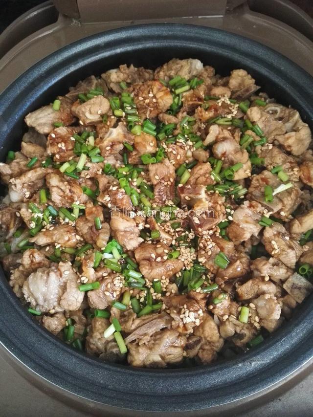 香喷喷的排骨米饭出锅啦?