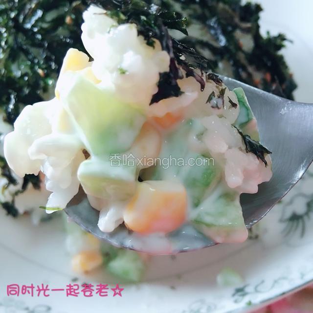 来一勺清爽可口的沙拉酱