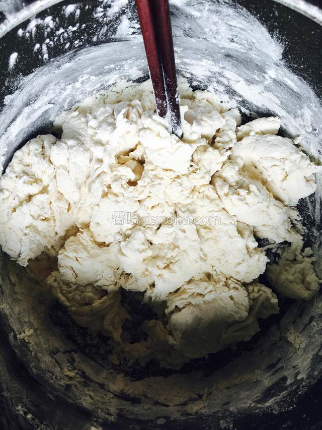 加温开水 用筷子搅拌 全部结块即可