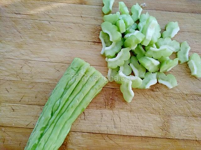 苦瓜切小片