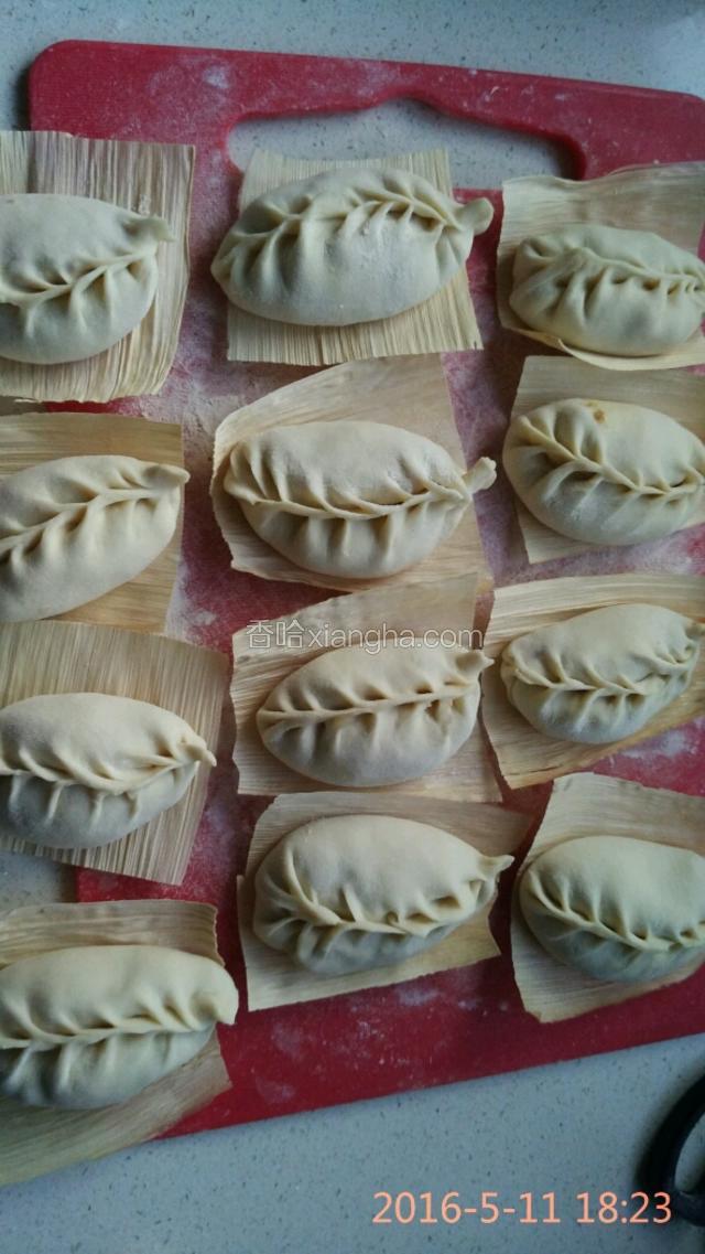 一个一个包成小蒸饺