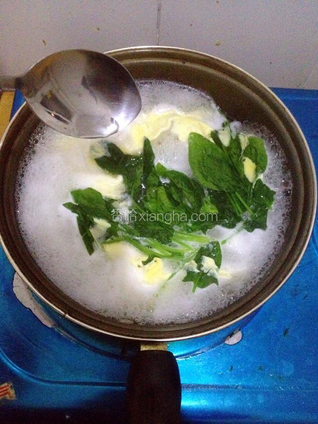 滴入几滴香油，提香提味。

