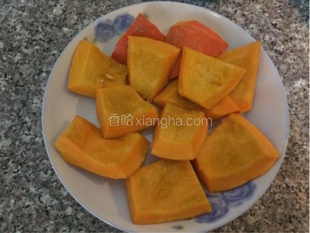 南瓜洗净去皮切小块上锅蒸熟碾压成南瓜泥越细腻越好