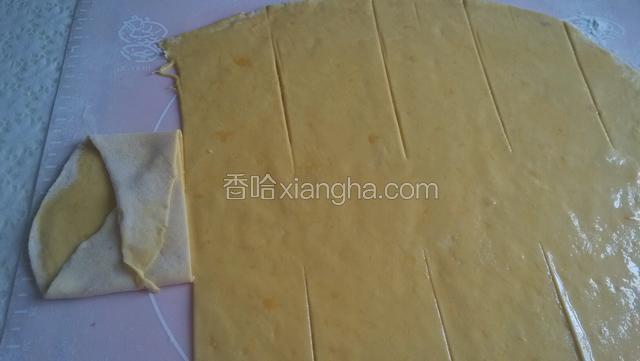 再将上面的往下折