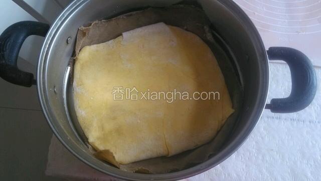然后放入温暖地方盖上保鲜膜醒发十五分钟，然后放蒸锅。大火烧开转中火20分钟。关火，闷五分钟。