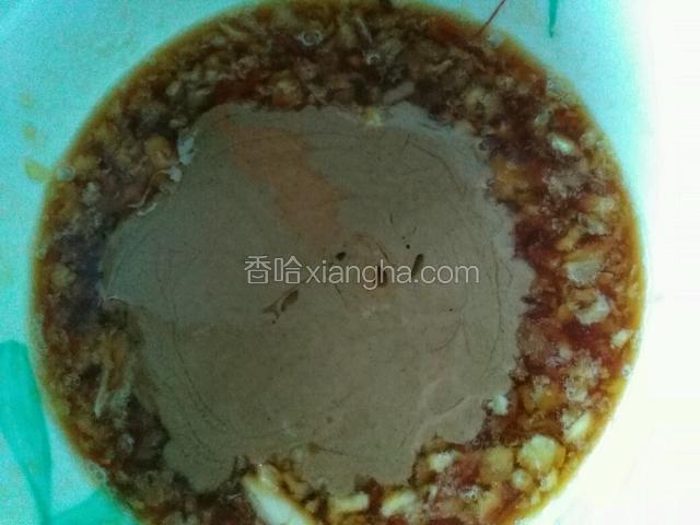 放入适量麻酱