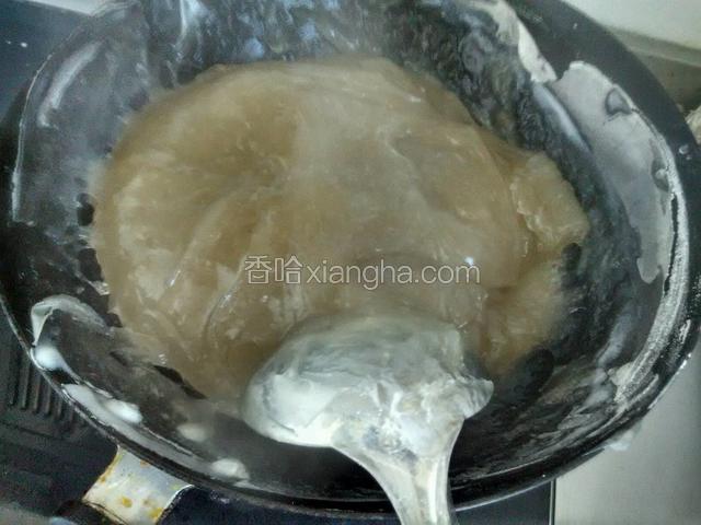 等红薯粉全部变色就关火。
