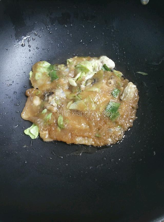 两面都变色看起来QQ的，用铲子压一压有弹力，有香味没有白色粉状就是熟了！