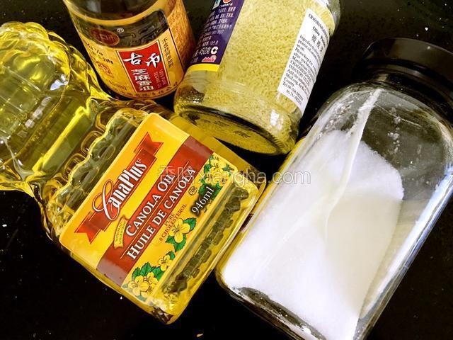 所需调料备用。
