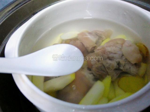 再加半勺的白米醋。