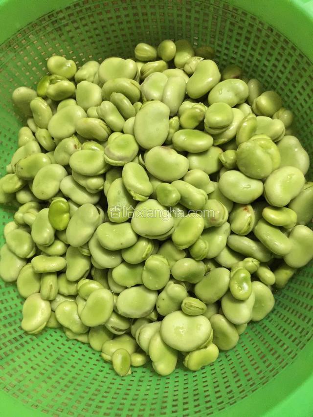 蚕豆剥壳清洗干净、不老可以不用去皮！