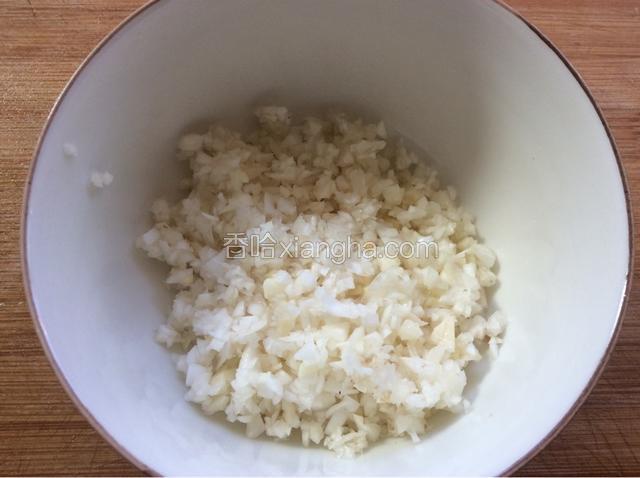 大蒜剁碎