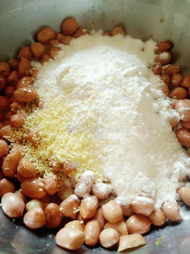 加入面粉和鸡精。