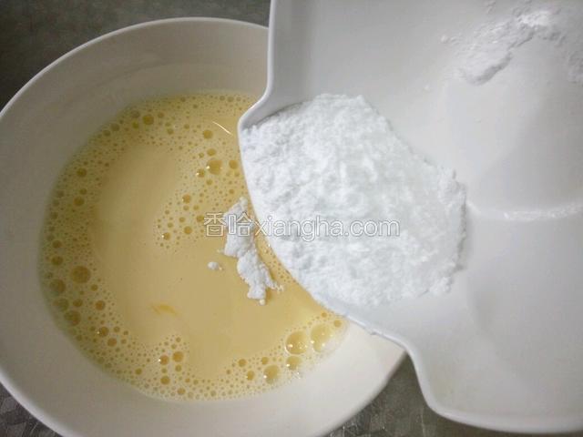 加入糖粉，搅拌均匀。