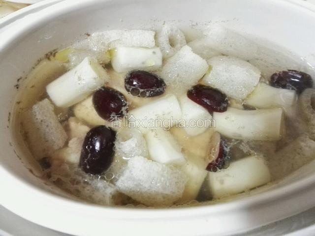 炖好加入少量盐。