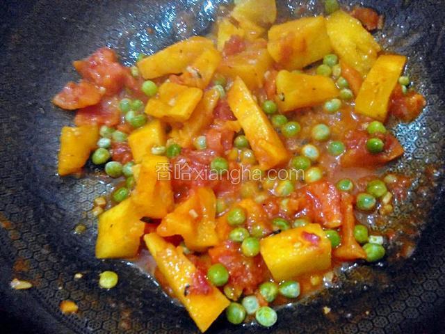炒至所有食材混合均匀。