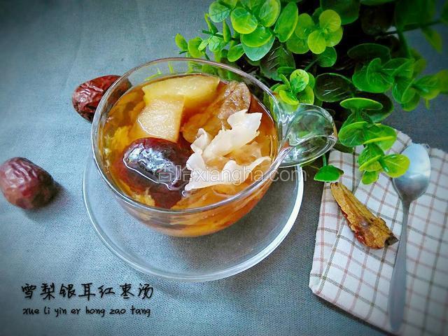 雪梨银耳红枣汤