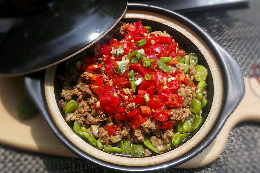 剁椒肉末蚕豆煲