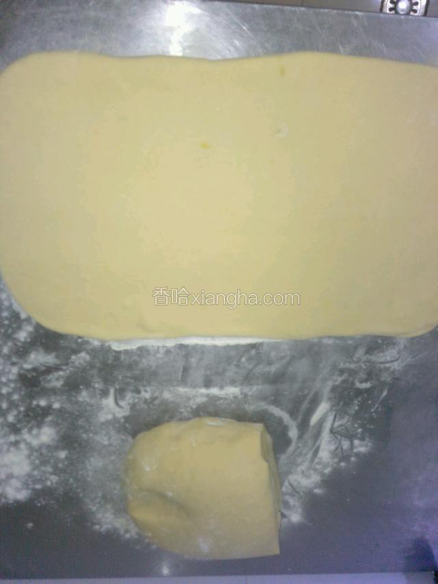 用擀杖擀成面片