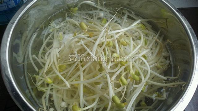 蔬菜焯熟 捞出备用