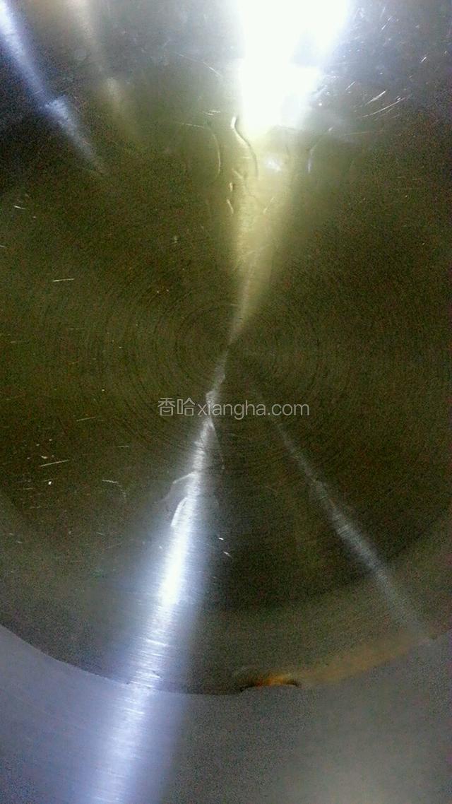 热锅放适量的油
