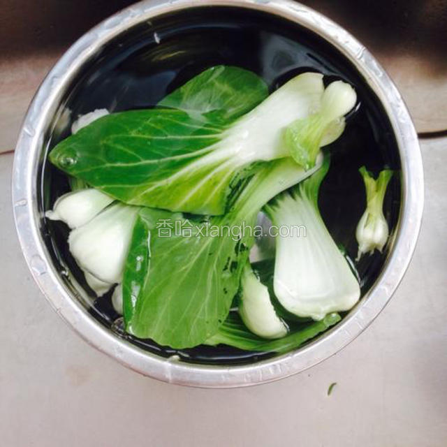 青菜掰开洗净
