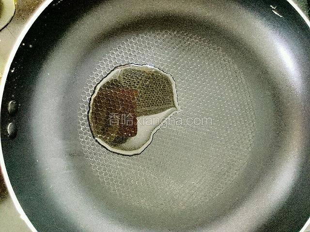 锅中到入油