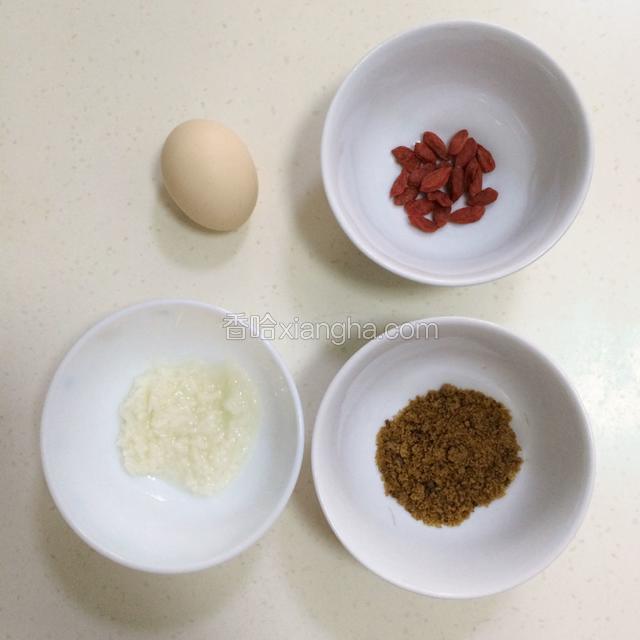 把需要的食材准备好；