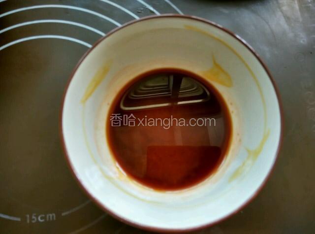 调碗汁：糖+醋+少许盐+老抽+水淀粉调成汁备用
