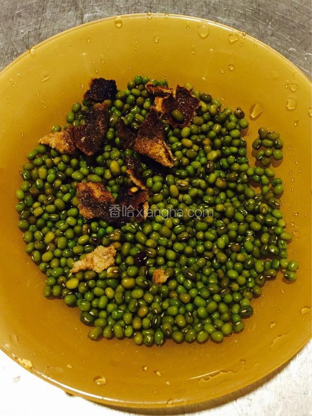 绿豆和陈皮洗干净备用