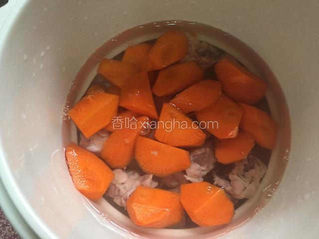 加水没过食材即可