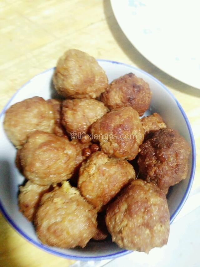 蒸好后，把调料夹出去不要。