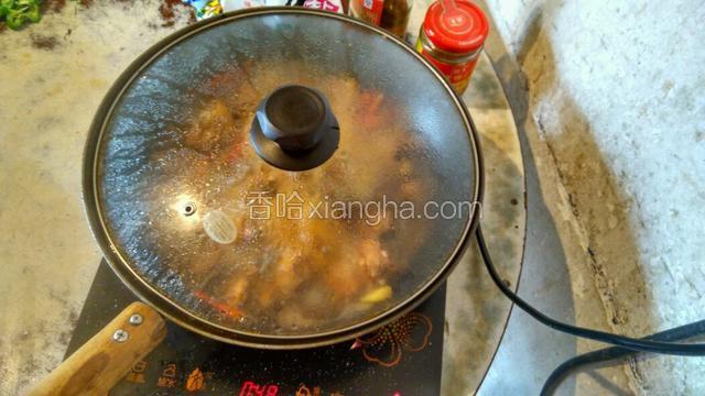 加盖炖煮15分钟。