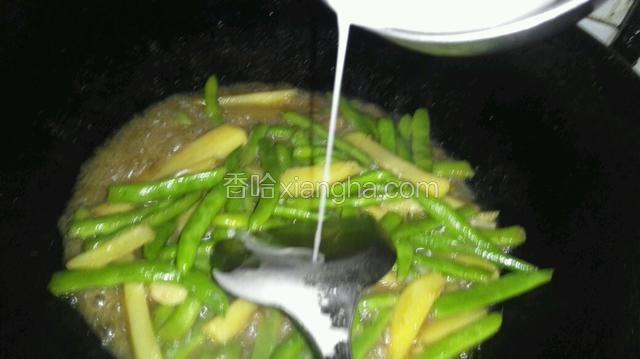 十分钟后芸豆熟透，芶欠起锅
