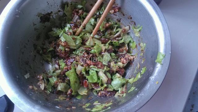 调制好肉馅