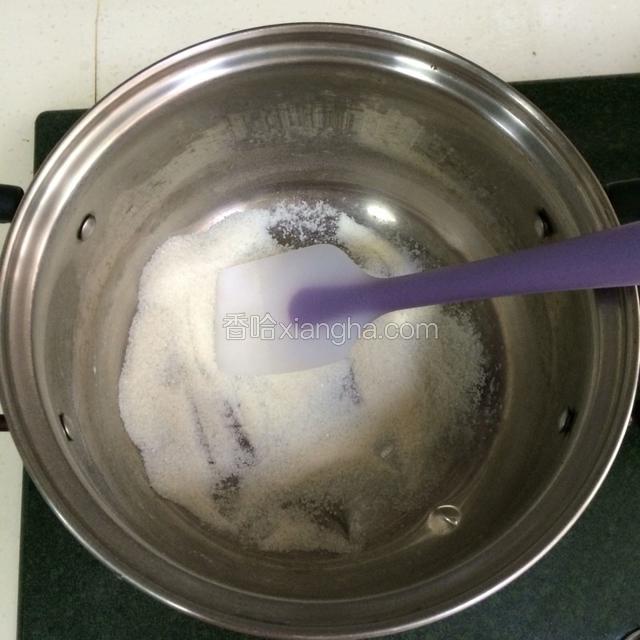 用刮刀搅拌均匀；
