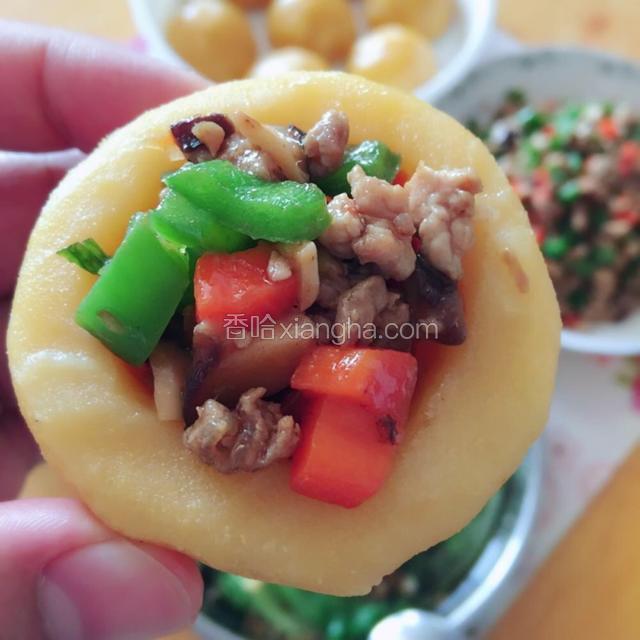 可以放入炒好的菜，拿在手里吃起来更方便