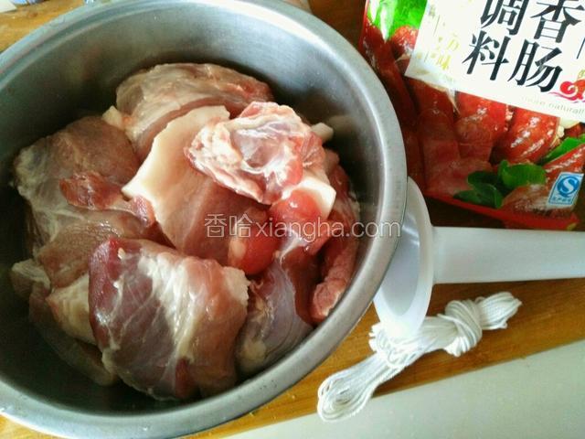准备猪肉，腌料