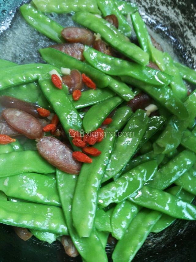 荷兰豆炒熟后放枸杞