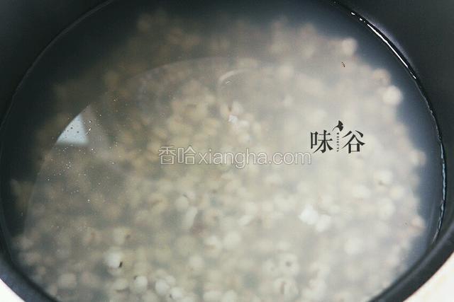 等把水熬到变成淡奶白色并有些稠时就可以了。