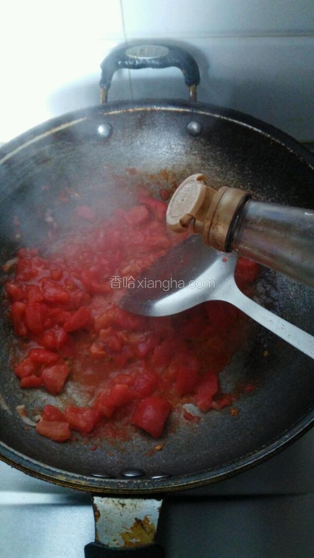 倒入适量酱油