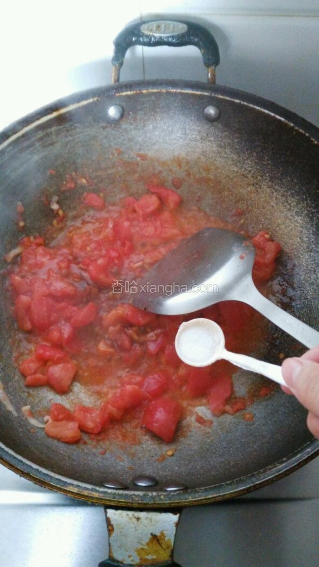 放入适量盐