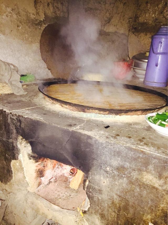 地锅水容易水烧干。多看几次。调味料加点。