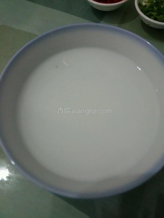 准备半碗水淀粉