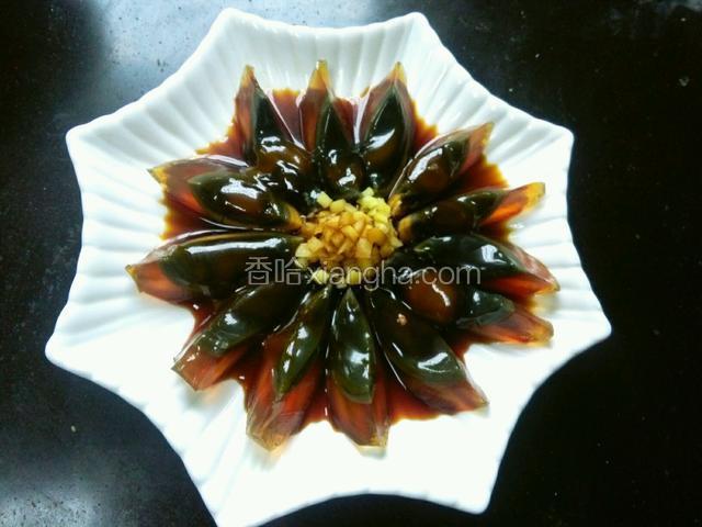 把提前泡好的调料倒进去