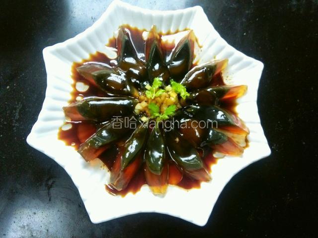 倒上一点香油，摆一些香菜就可以开吃了