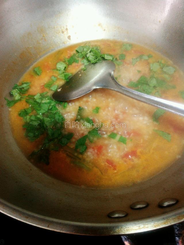 下小白菜叶，搅拌均匀